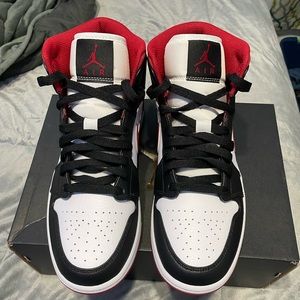 Jordan 1 gym red black white, size 8.5